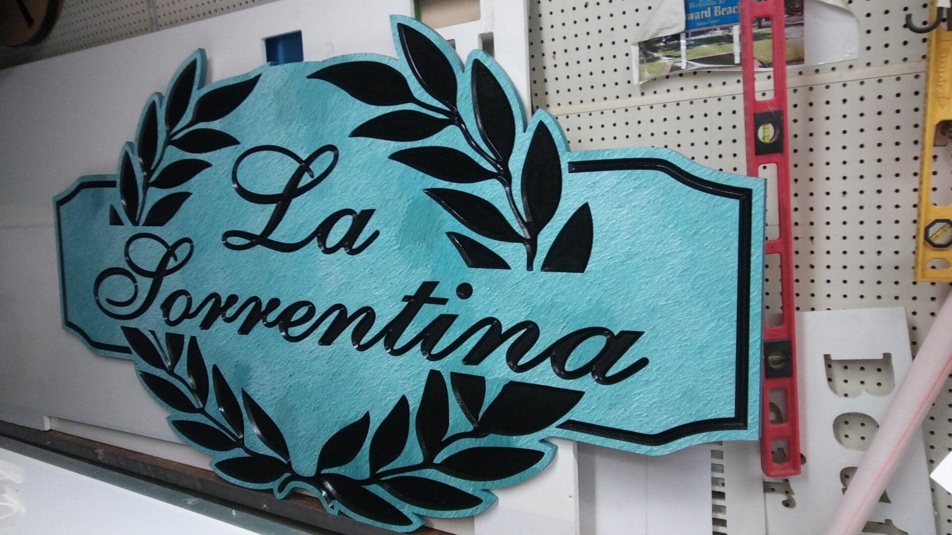 A sign that says la sorrentina on it.