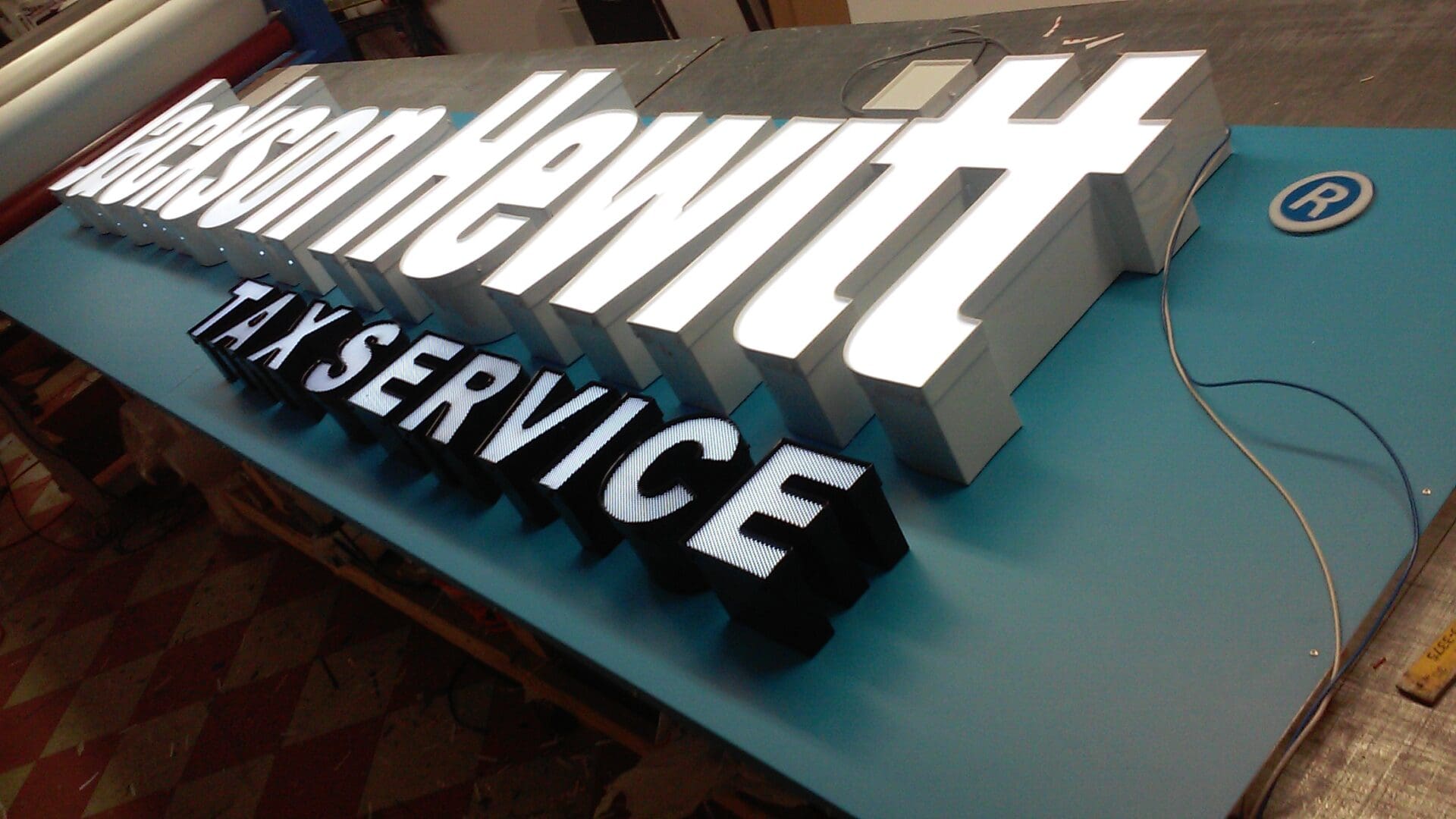 A close up of the sign for an electrical service.